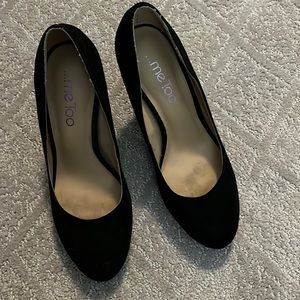 Size 7 Black Suede pumps